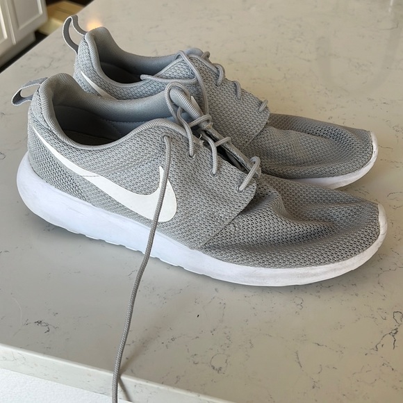 grey roshes